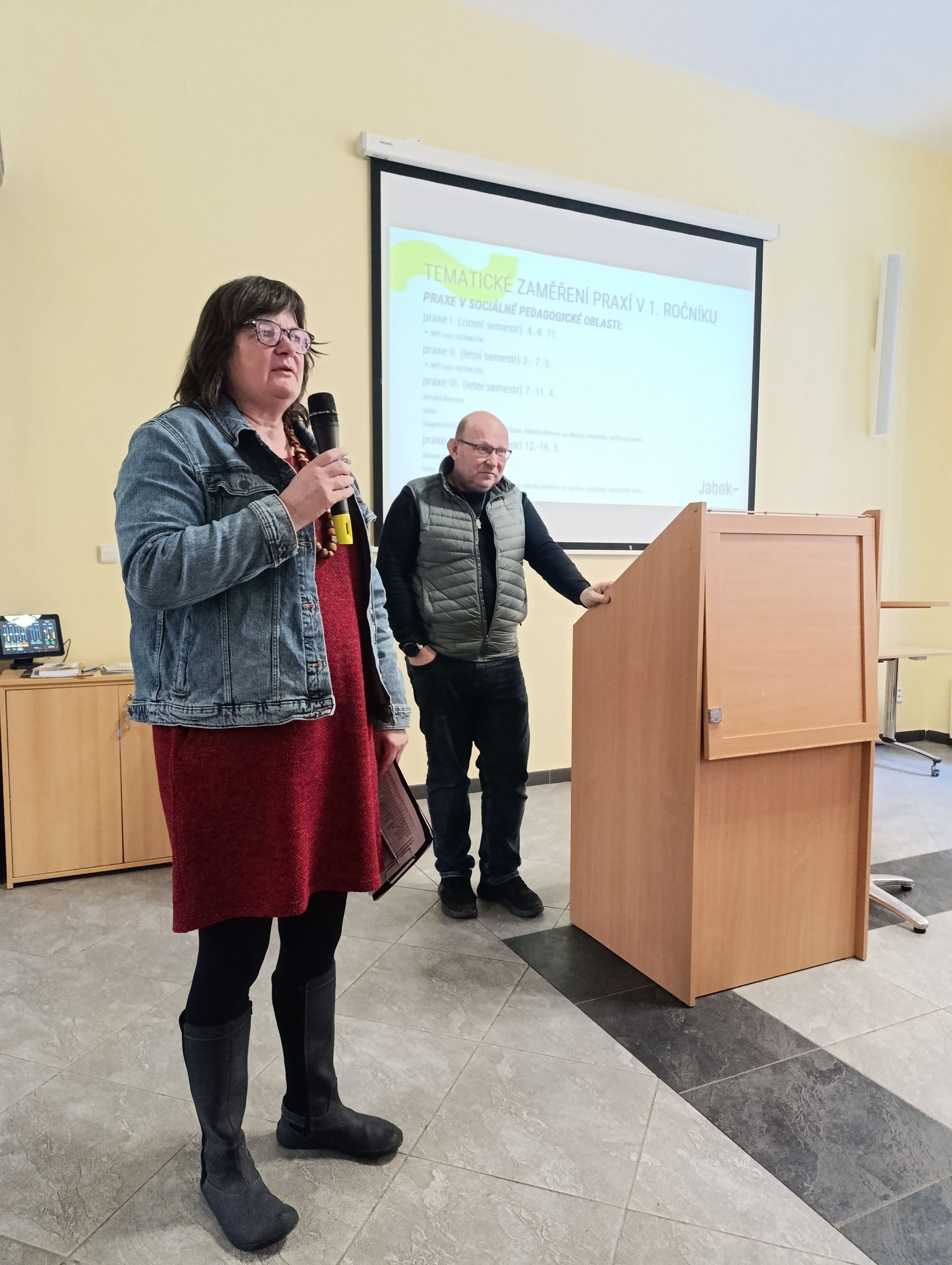 Studentům odpovídala na dotazy také Mgr. Marie Ortová