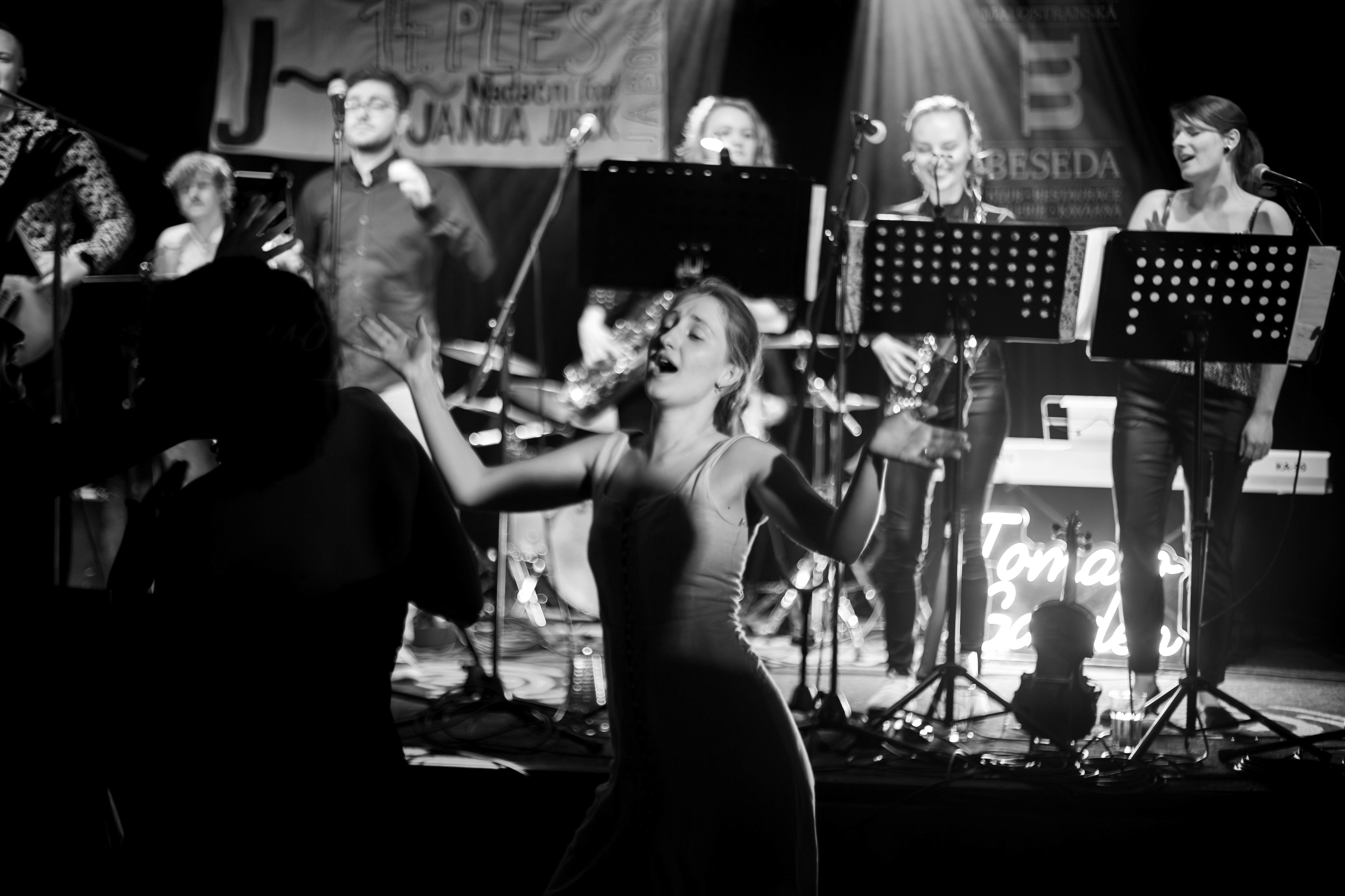 fotka tanec a kapela